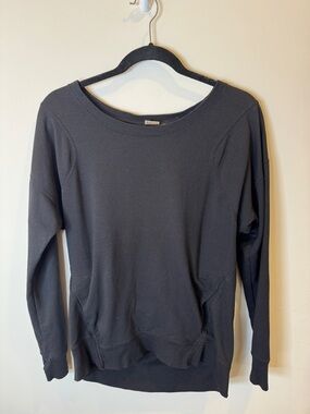 Zella-Classic Black Crewneck Sweatshirt